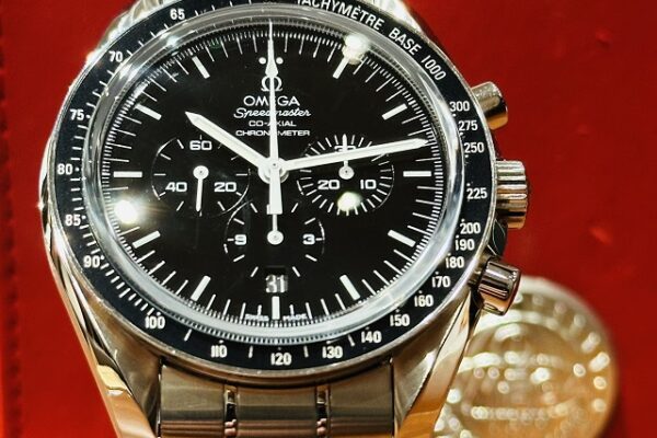 黒が際立つMoonWatch Speedmaster