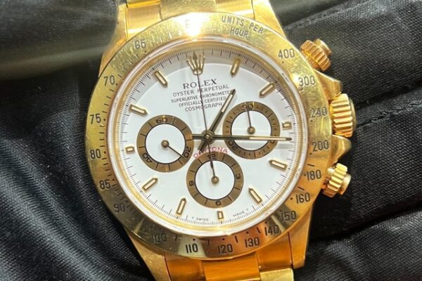 珍しい金無垢の「トリチノバ」商品が入荷しました。