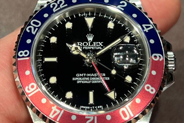 淡いベゼルカラーが魅力　Ref.16700