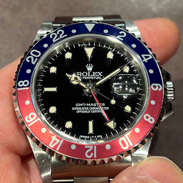 淡いベゼルカラーが魅力　Ref.16700