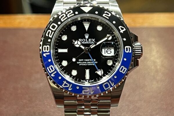 ドレッシーなパイロットモデル　GMTマスターII 入荷しました