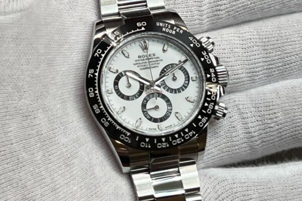 昨日入荷しました！デイトナ ホワイトダイヤル