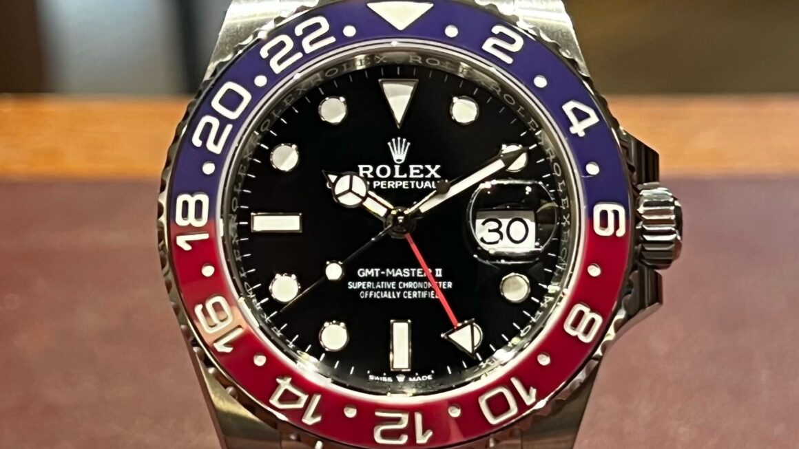 赤青ベゼルの現行GMTマスターII　Ref.126710BLRO