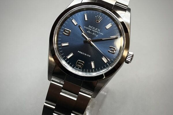 取り回しの良いサイズ感・重量感が魅力。Ref.14000M