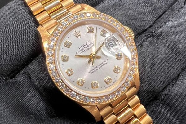 専門店らしい希少なラグジュアリーモデルが個体が入荷しております！